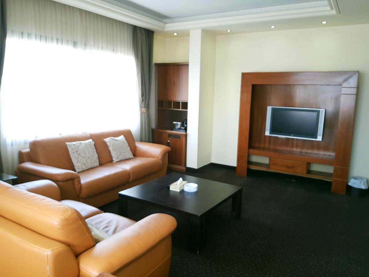 Madisson Hotel Džunija Exteriér fotografie