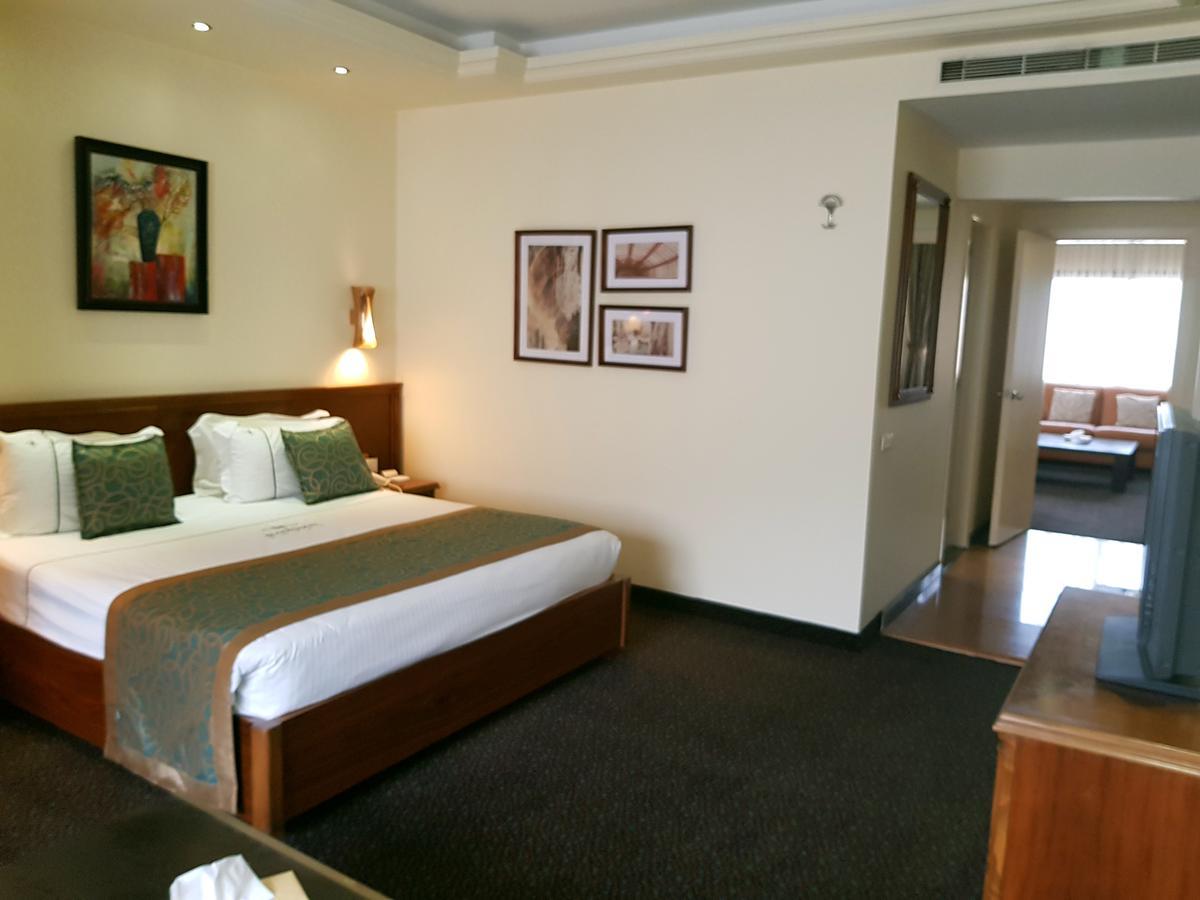 Madisson Hotel Džunija Exteriér fotografie