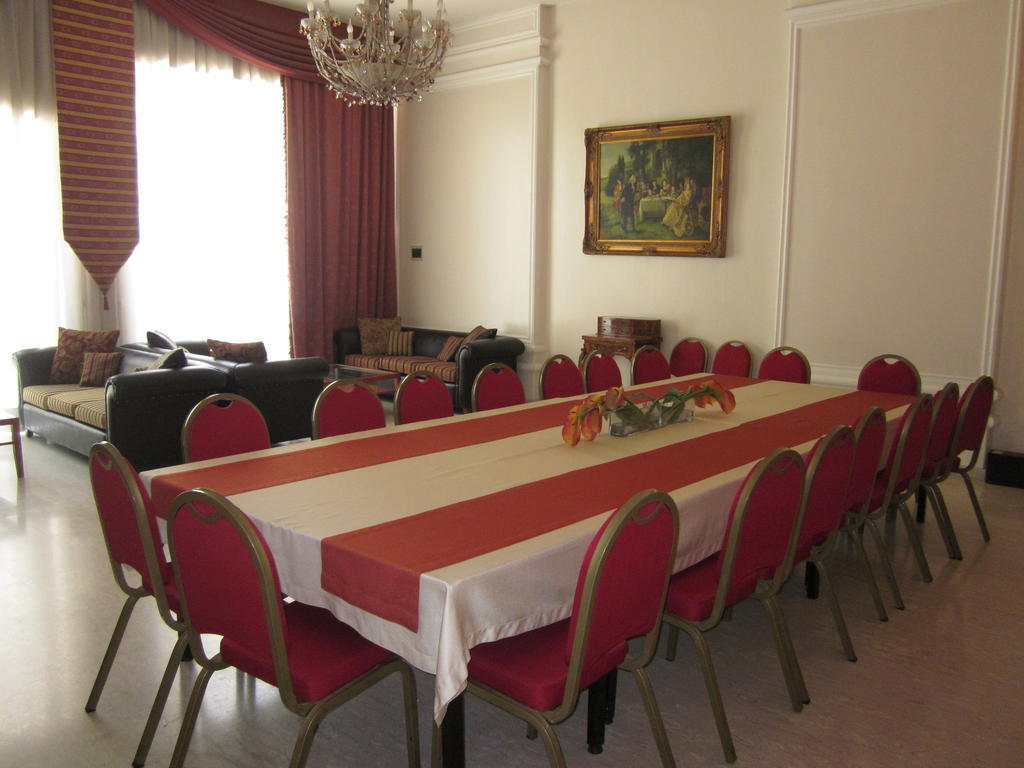 Madisson Hotel Džunija Exteriér fotografie