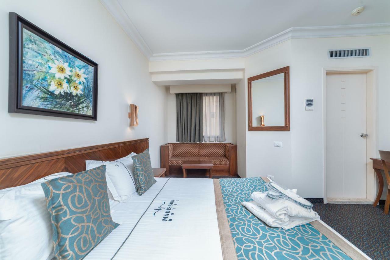 Madisson Hotel Džunija Exteriér fotografie