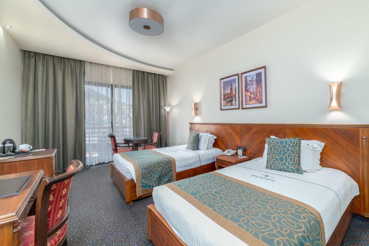 Madisson Hotel Džunija Exteriér fotografie
