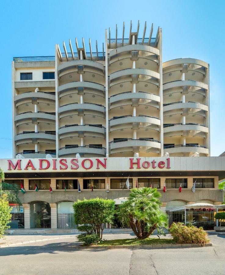 Madisson Hotel Džunija Exteriér fotografie