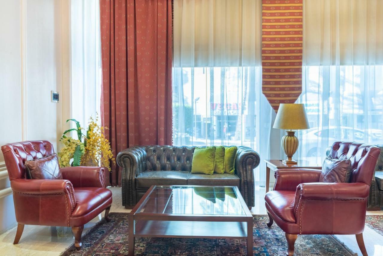 Madisson Hotel Džunija Exteriér fotografie