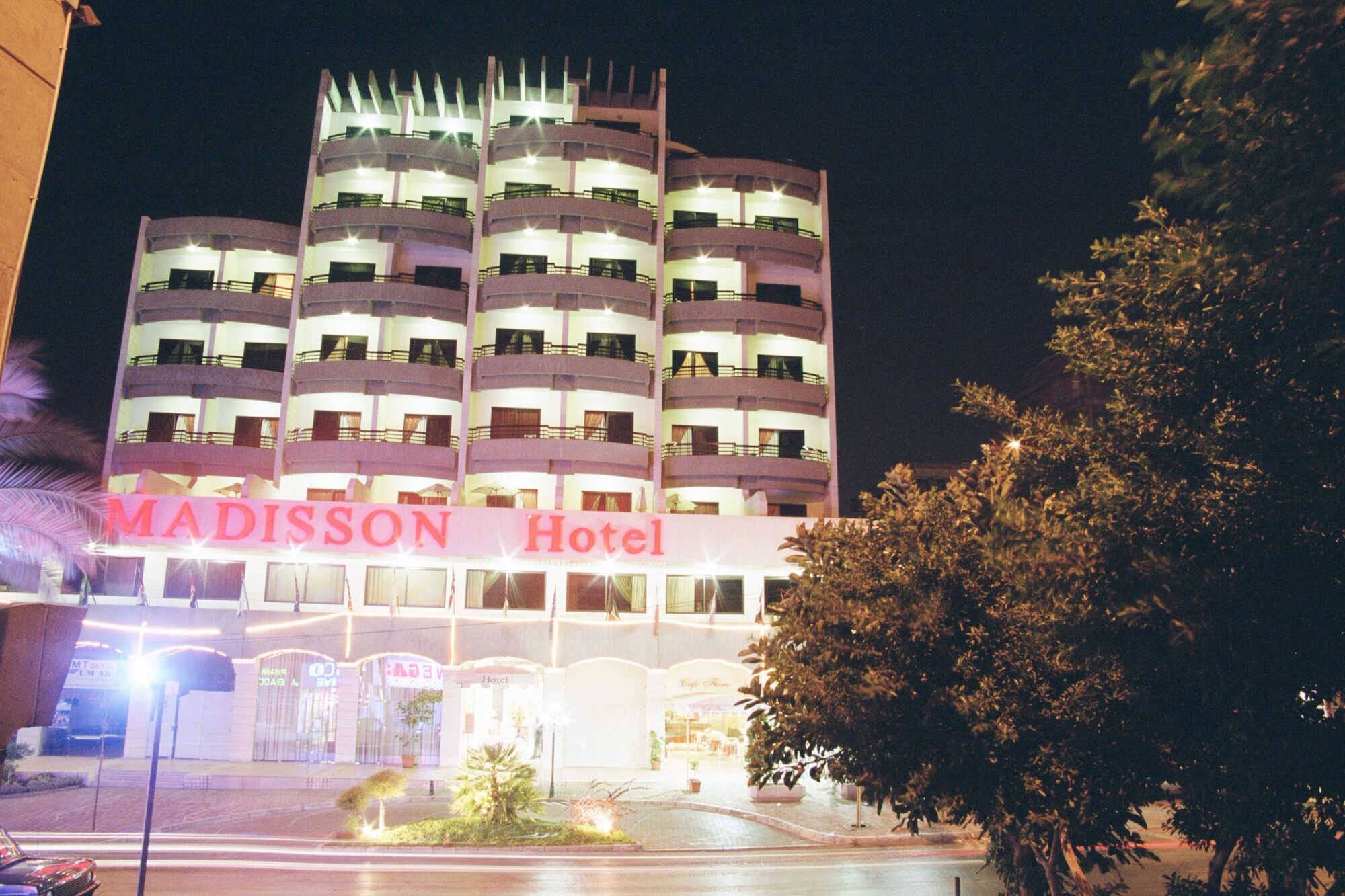 Madisson Hotel Džunija Exteriér fotografie